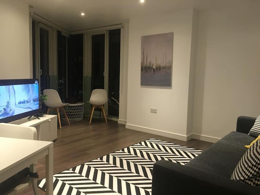 Grand Serviced Apartment***** Croydon Exterior photo
