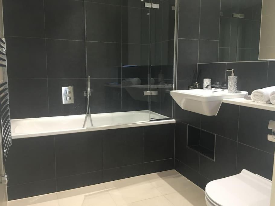 Grand Serviced Apartment***** Croydon Exterior photo