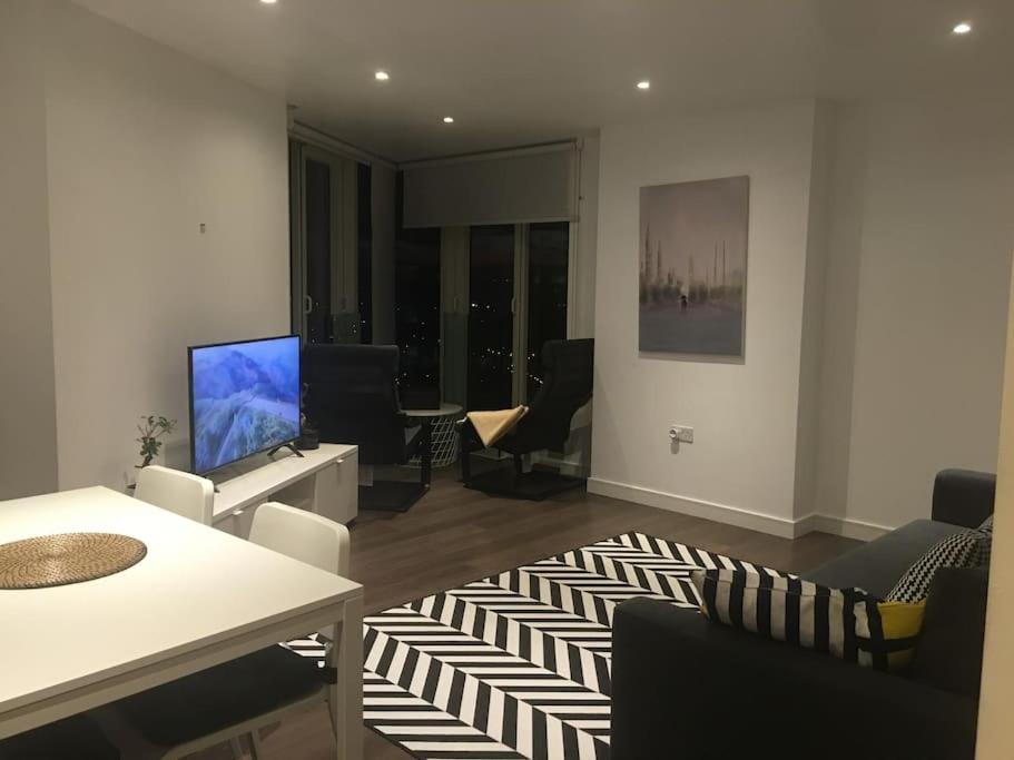 Grand Serviced Apartment***** Croydon Exterior photo