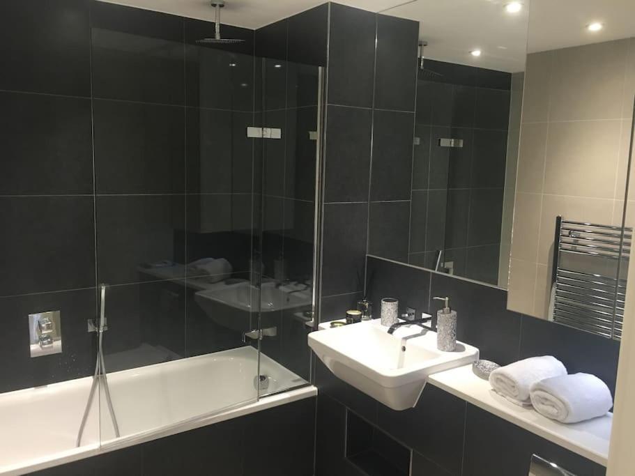 Grand Serviced Apartment***** Croydon Exterior photo